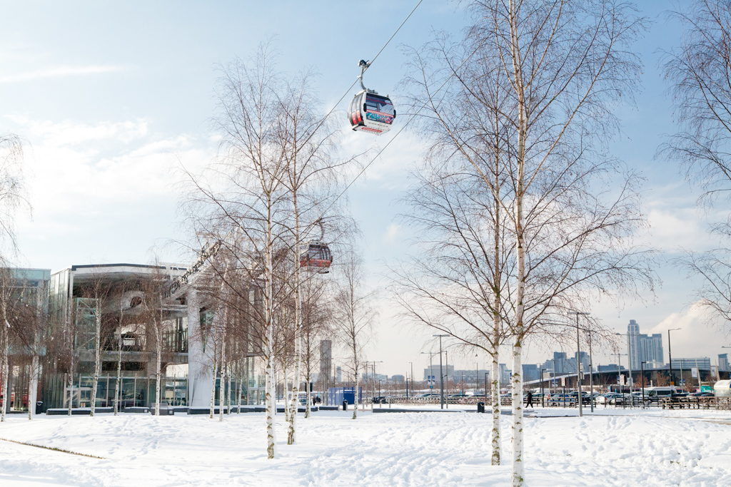 London cable car snowy weather